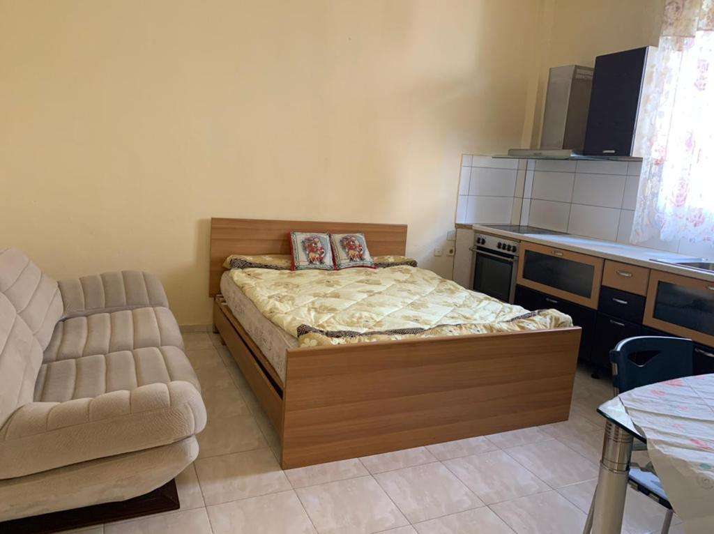  Jepet apartament per shitje  
